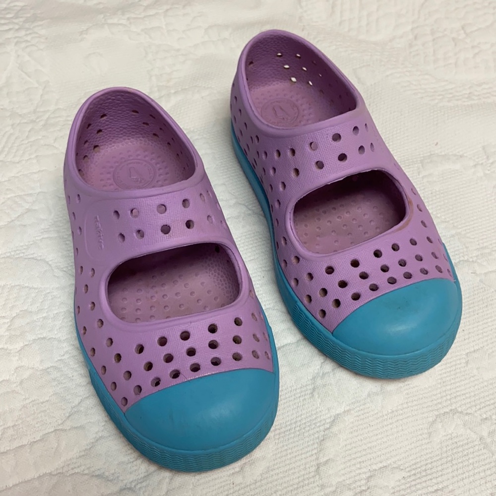 Native Juniper Girls C 8 lavender blue water shoe